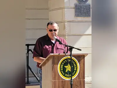 Zamora speaking to commissioners about veteran services