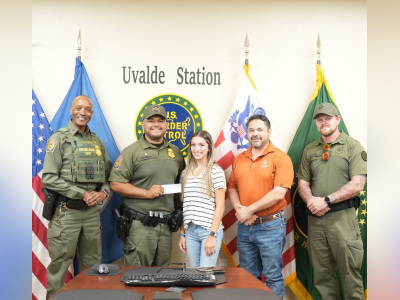 Border agents give out $7K in scholarships